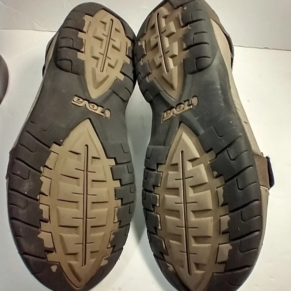 Teva Minam Outdoor Adjustable Hook & Loop Sandals Men's sz 8.